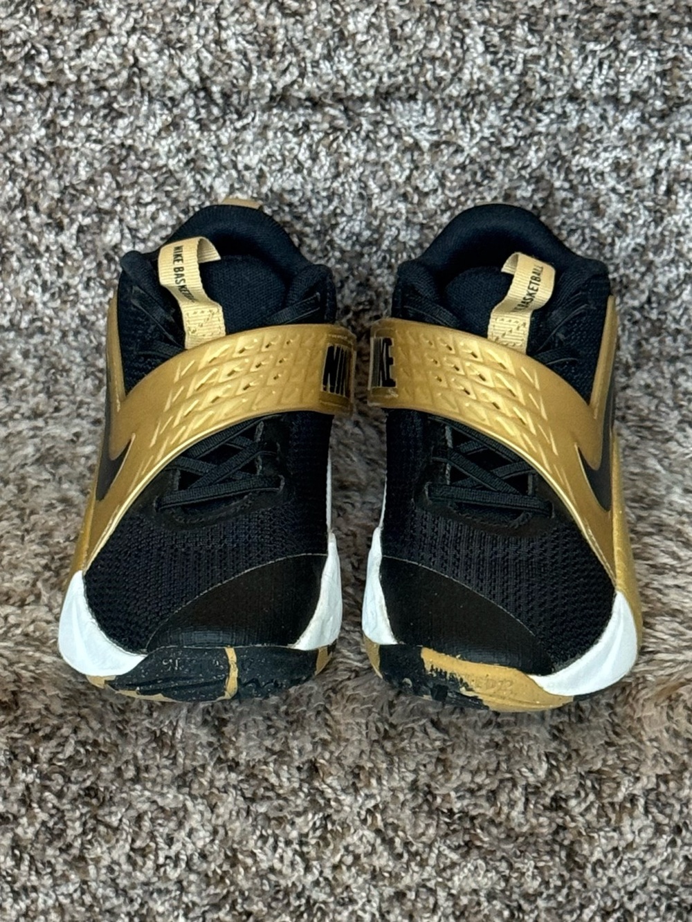 Nike kids Black/Gold basketball Athletic shoes!